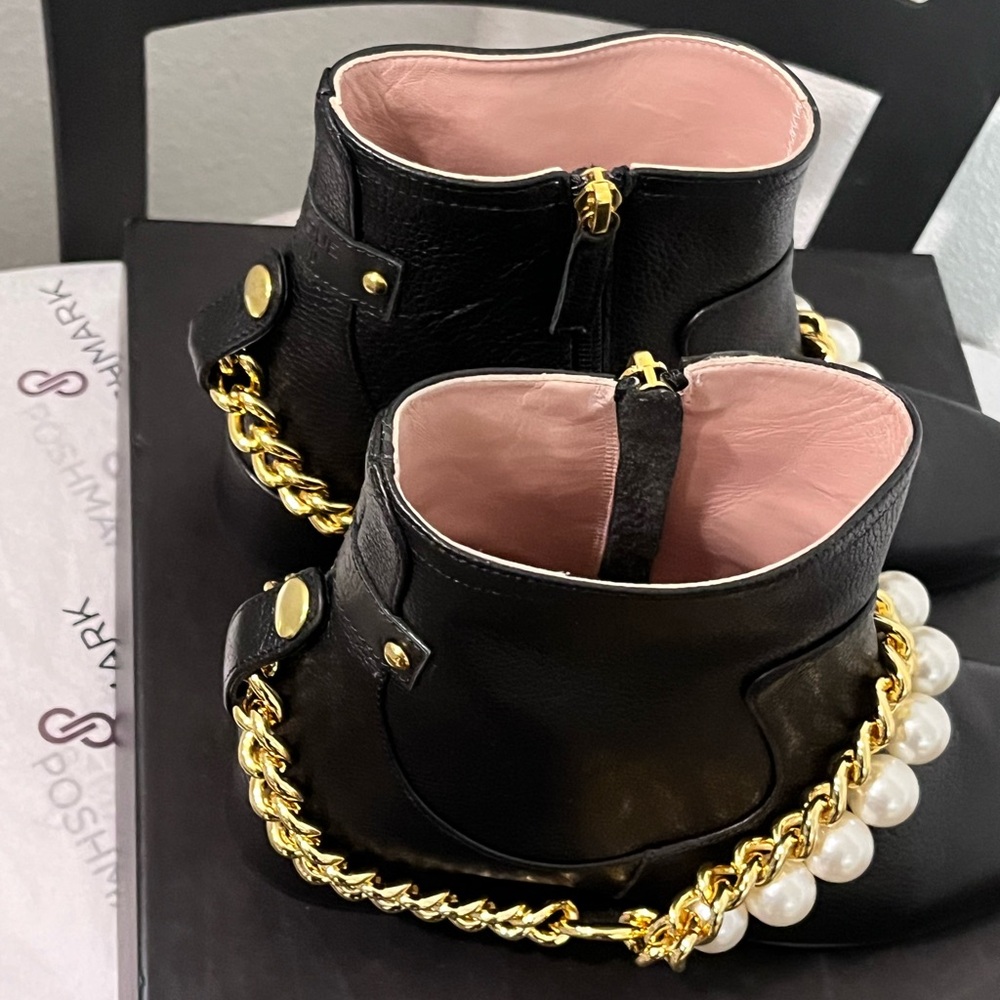 MOSCHINO BOUTIQUE NIB AUTHENTIC VINTAGE BLACK LEATHER & PEARL CHAIN BOOTS - Picture 7 of 16